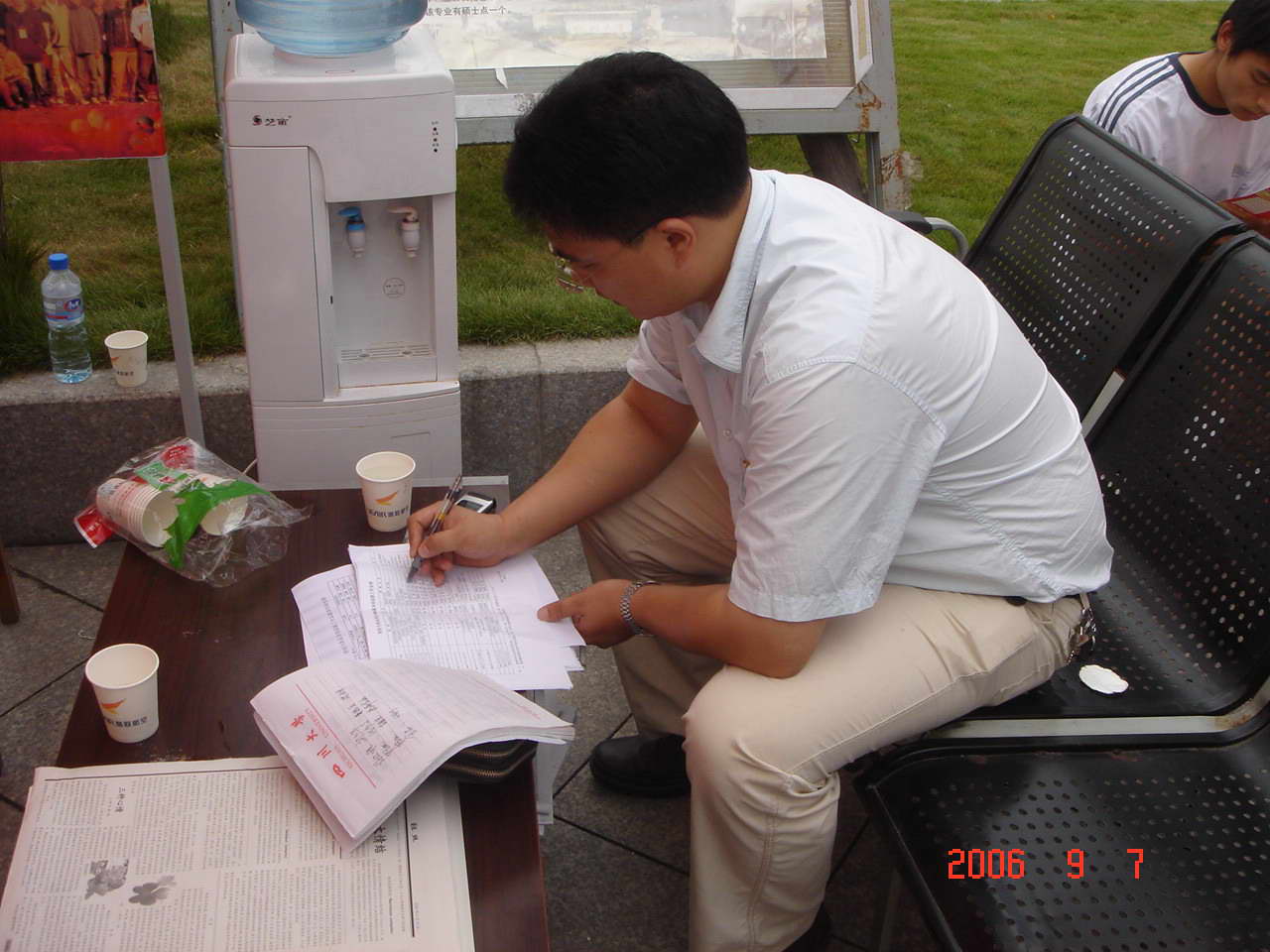 贫困学生绿色通道8bo足球比分
签字办公点